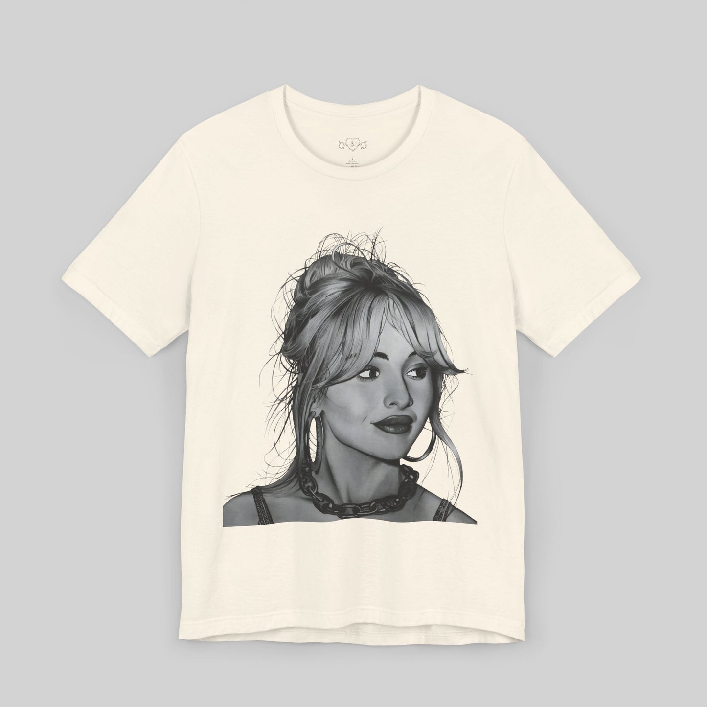 Stylish Graphic Tee - Trendy Women's Illustration - Sabrina Carpenter Merch