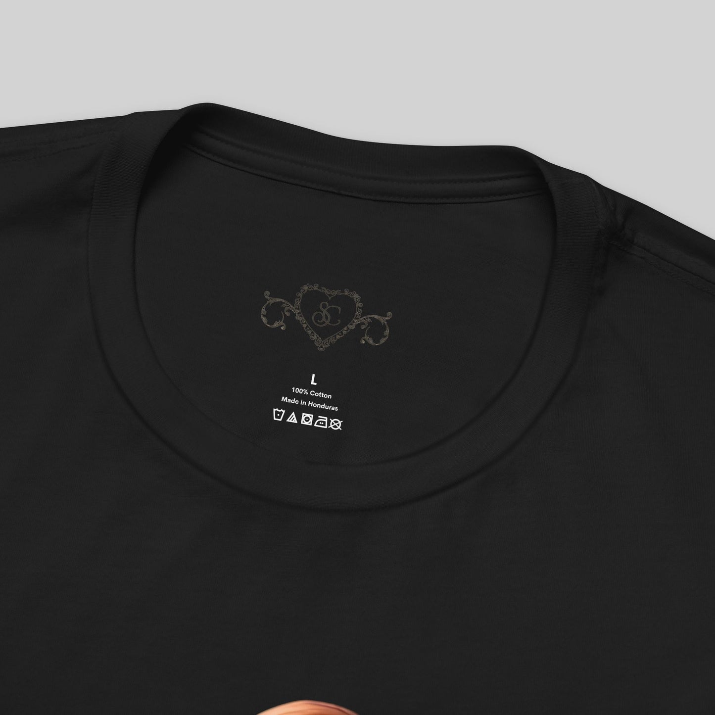 Artistic Unisex Tee - Elegant Pose Design - Sabrina Carpenter Merch