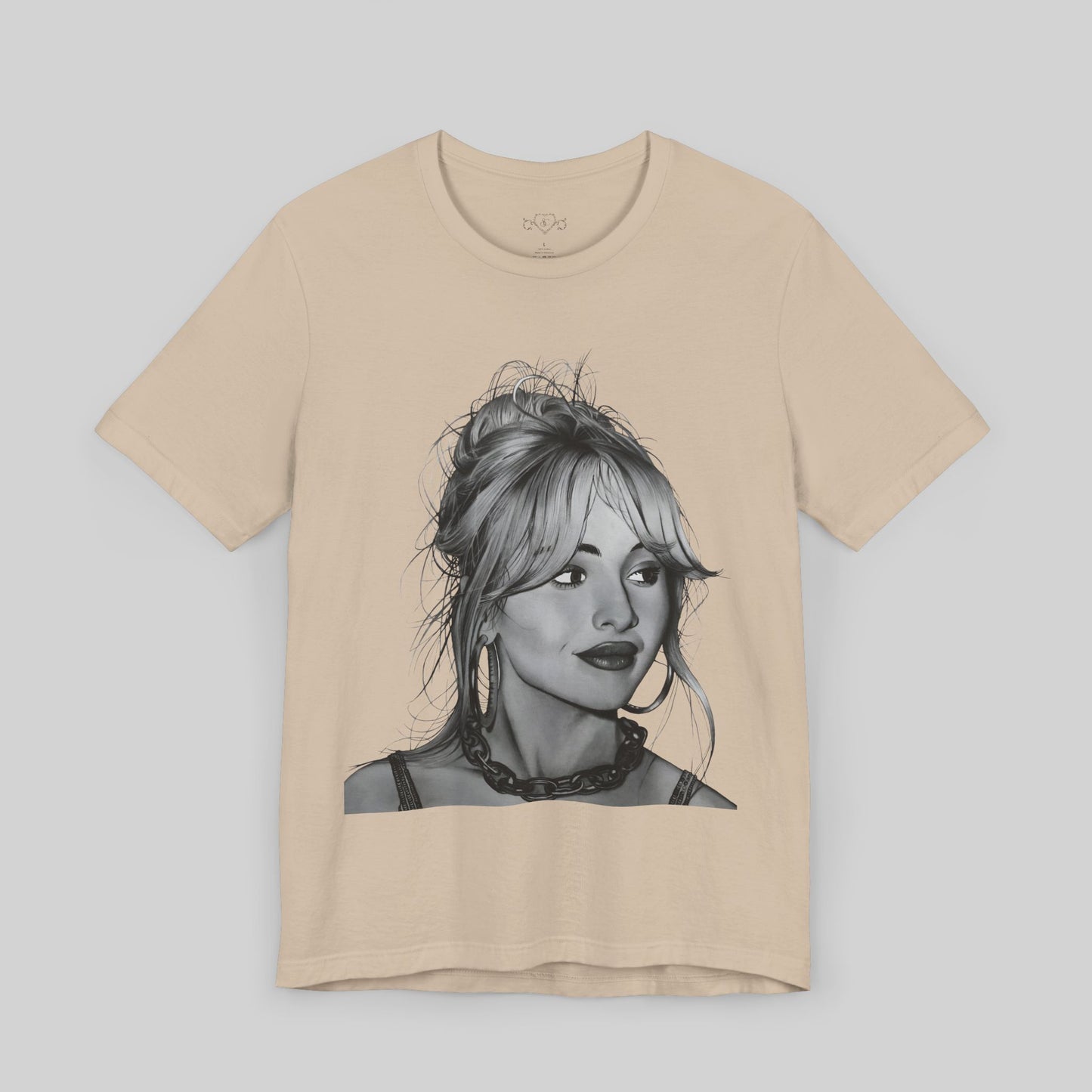 Stylish Graphic Tee - Trendy Women's Illustration - Sabrina Carpenter Merch