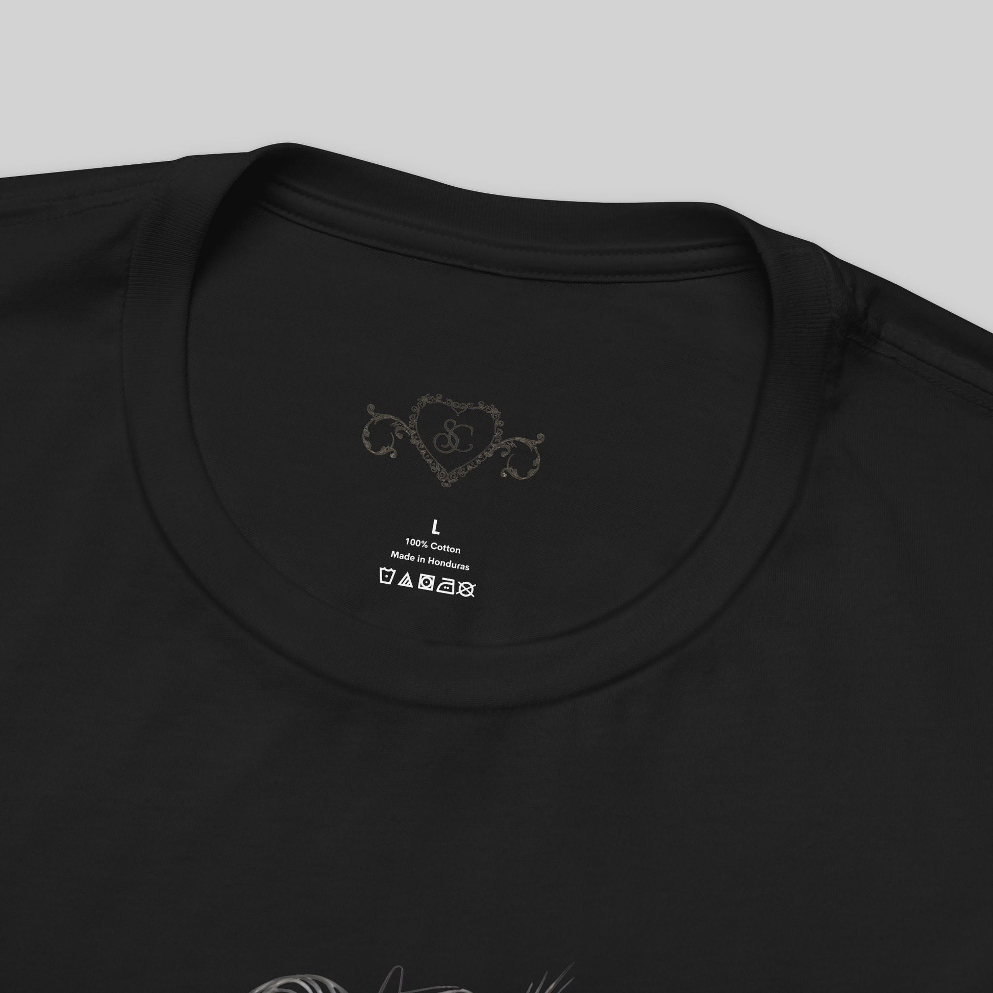 Stylish Graphic Tee - Trendy Women's Illustration - Sabrina Carpenter Merch