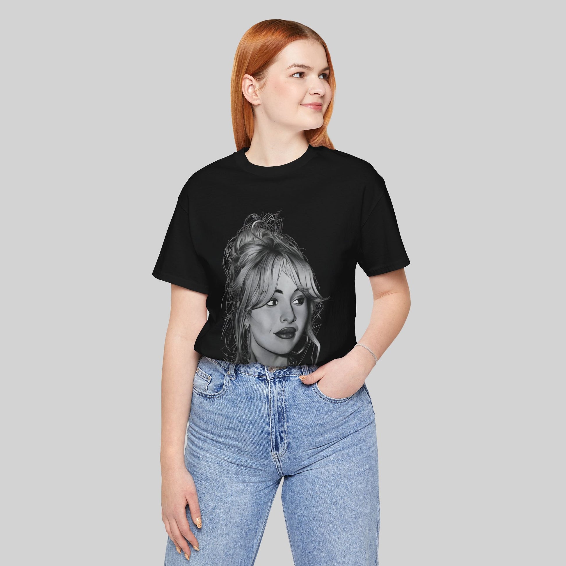 Stylish Graphic Tee - Trendy Women's Illustration - Sabrina Carpenter Merch